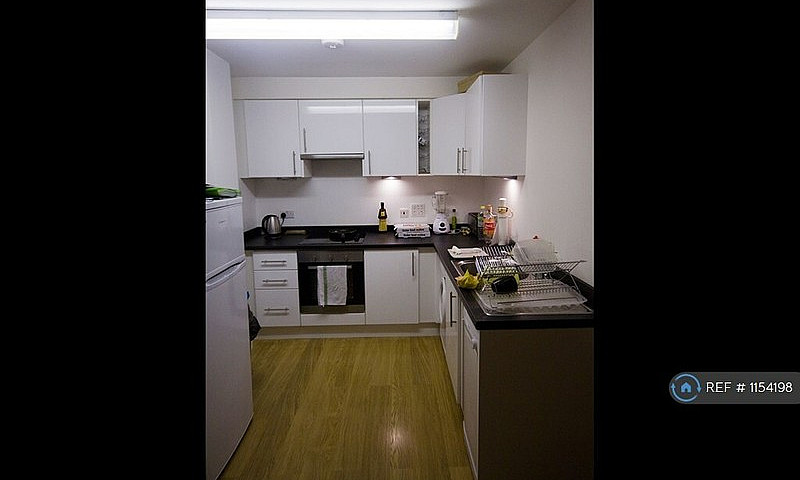 1 Bedroom Flat In Ta...