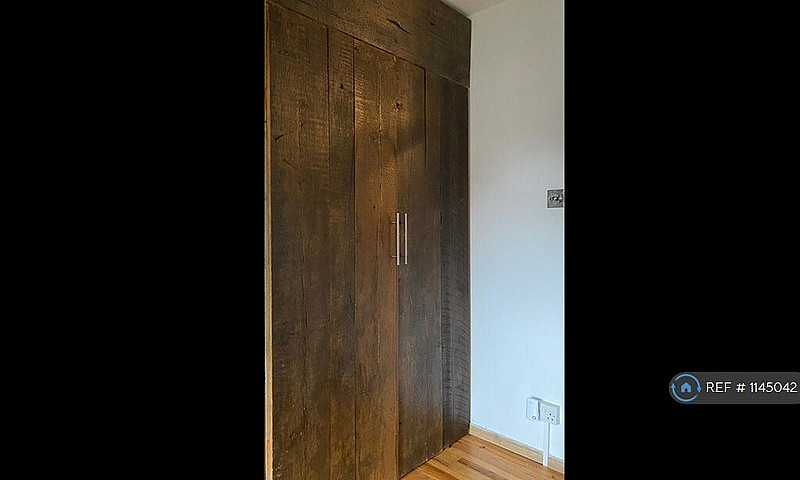 2 Bedroom Flat In Al...