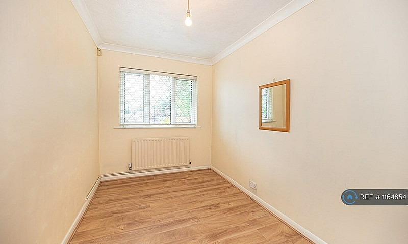 3 Bedroom House In N...