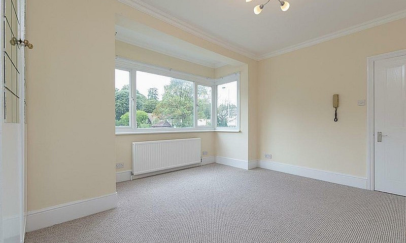 1 Bedroom Flat In 53...