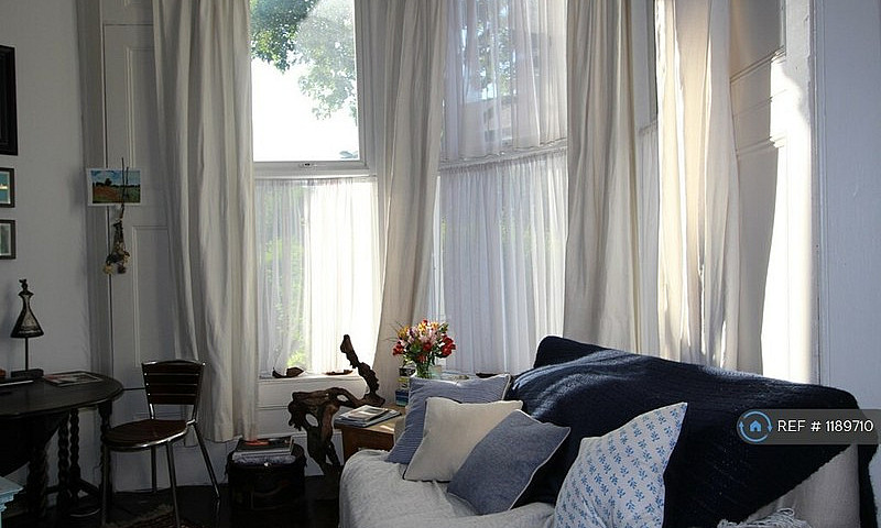 1 Bedroom Flat In Gl...