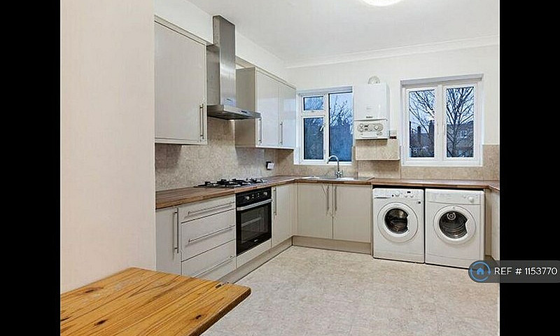 2 Bedroom Flat In No...