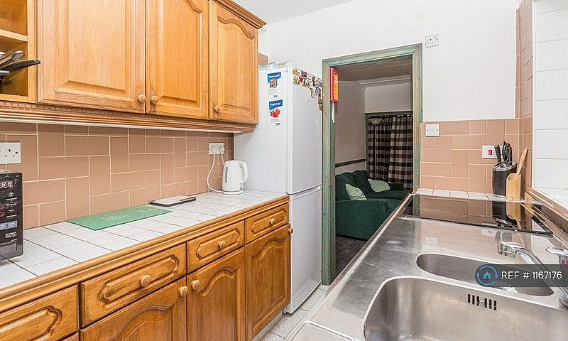 4 Bedroom House In H...