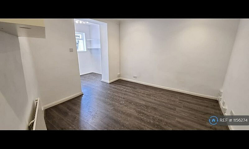 1 Bedroom Flat In Na...