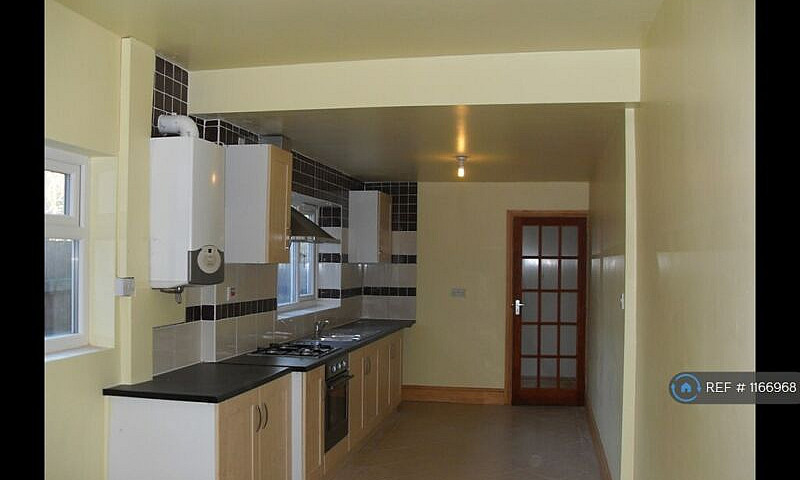 5 Bedroom House In H...