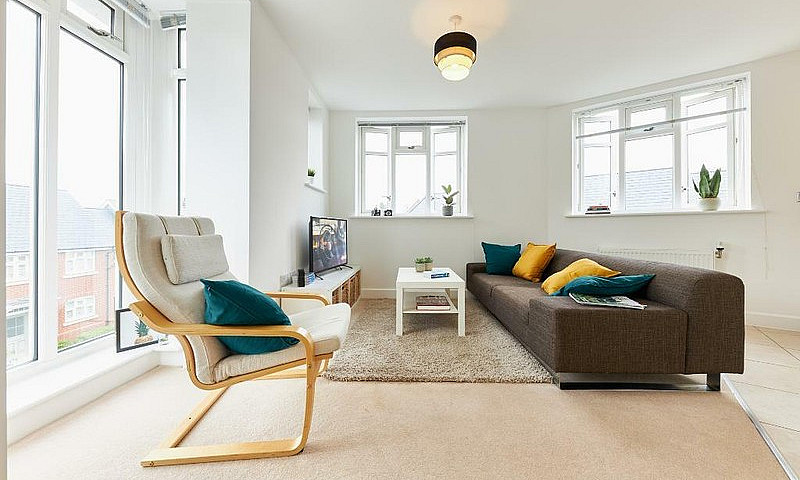 2 Bedroom Flat In Gr...