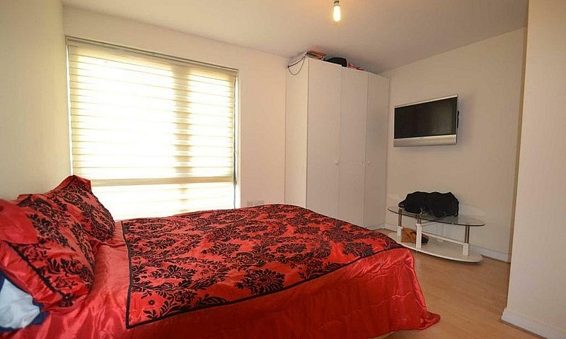 2 Bedroom Flat In Tr...