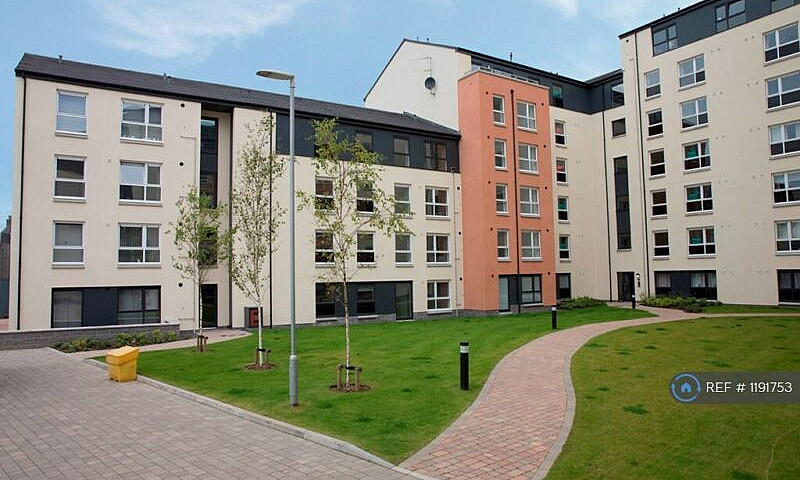 2 Bedroom Flat In Pa...