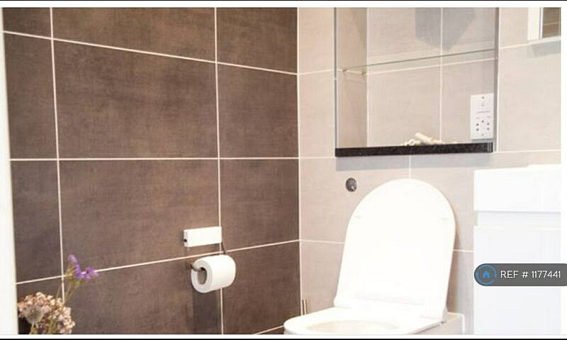 2 Bedroom Flat In Pr...