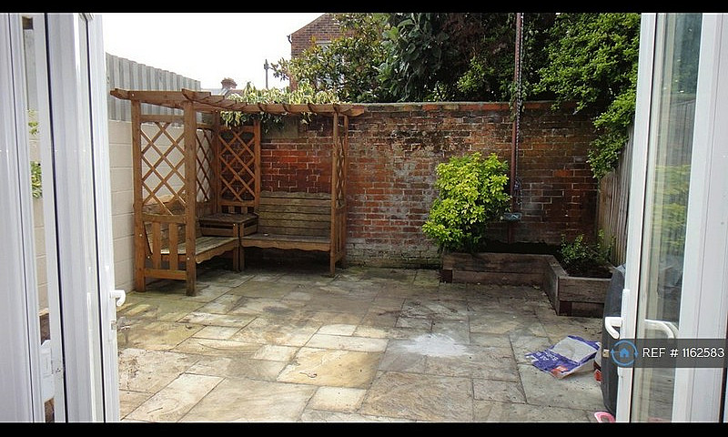 1 Bedroom In Chetwyn...