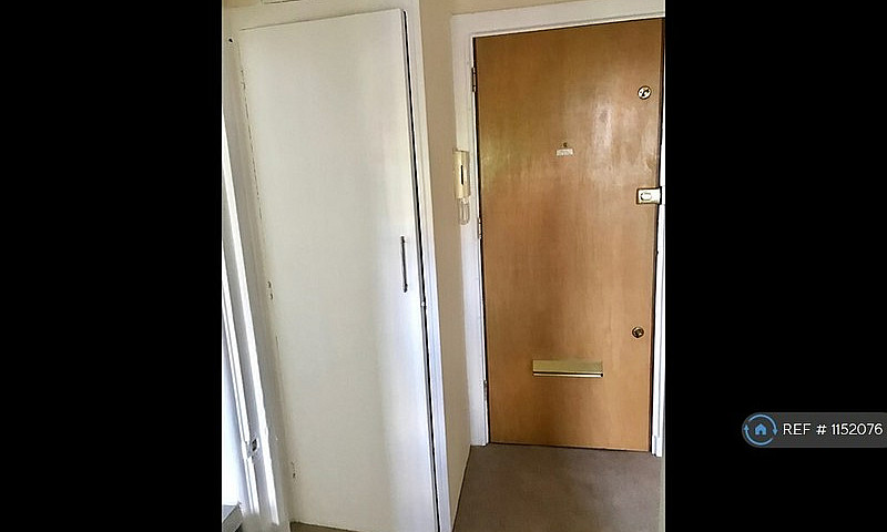 Studio Flat In Langf...