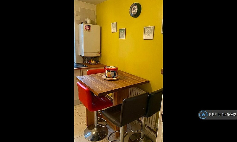 2 Bedroom Flat In Al...