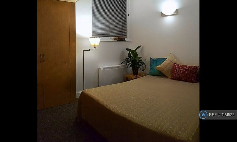 2 Bedroom Flat In Fa...