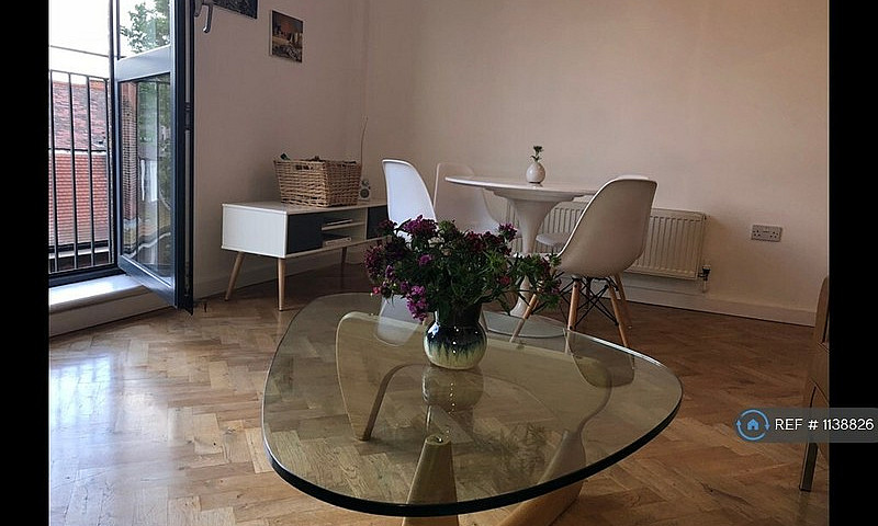 2 Bedroom Flat In Bo...