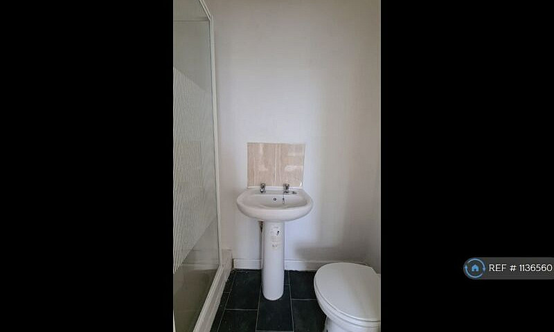 Studio Flat In John ...