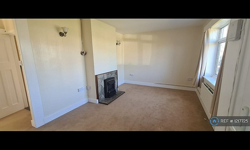 2 Bedroom House In G...