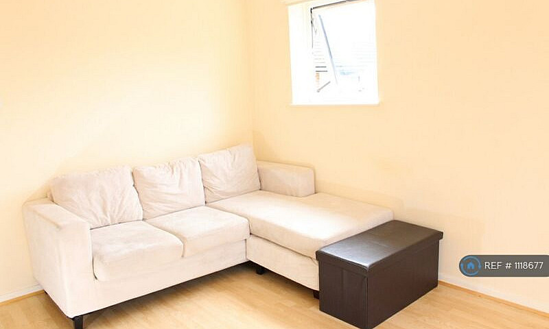 1 Bedroom Flat In Is...