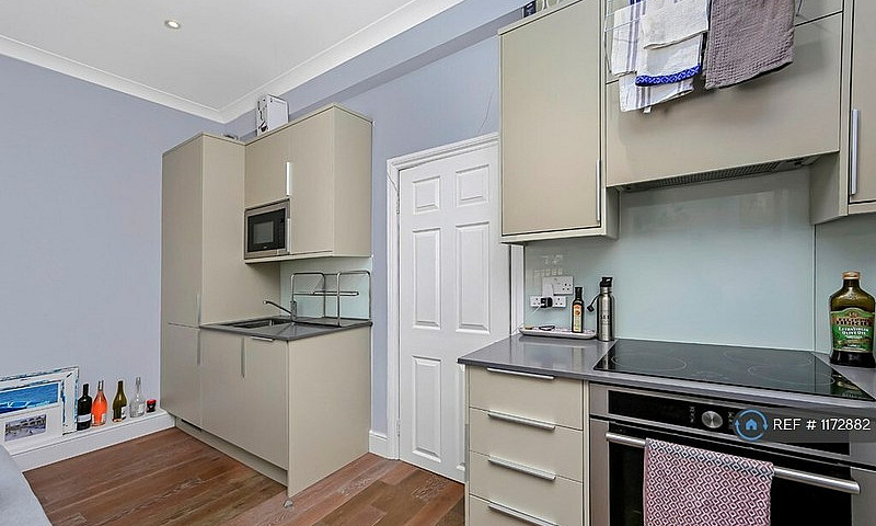 2 Bedroom Flat In Th...
