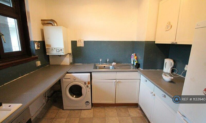 3 Bedroom Flat In Ro...