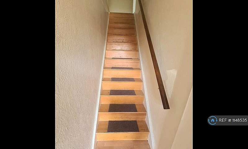 2 Bedroom Flat In Ni...