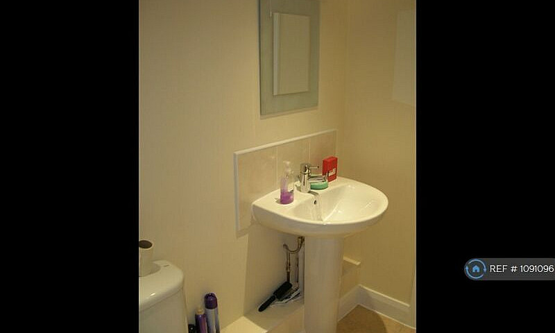 1 Bedroom Flat In Ce...