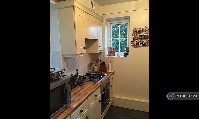 2 Bedroom Flat In Ac...