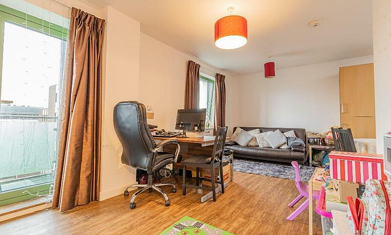 2 Bedroom Flat In Be...