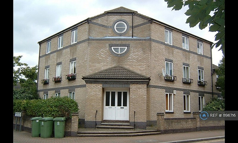 1 Bedroom Flat In Po...