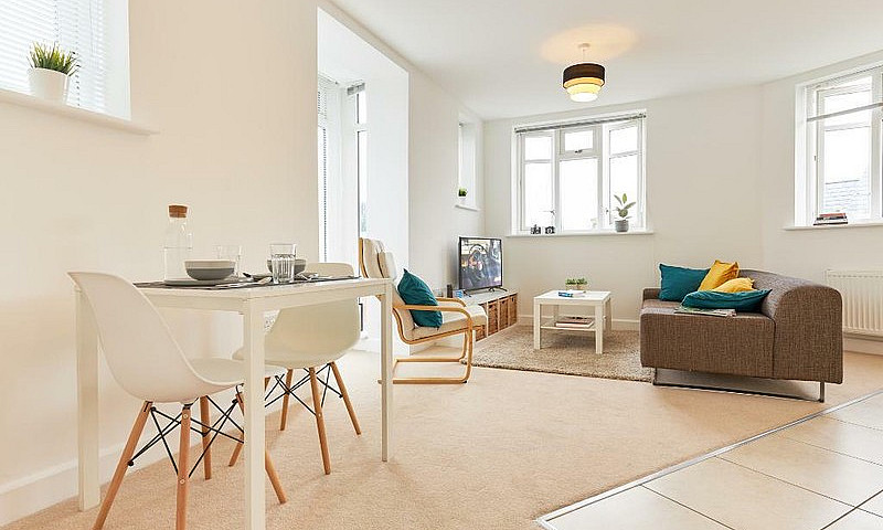 2 Bedroom Flat In Gr...