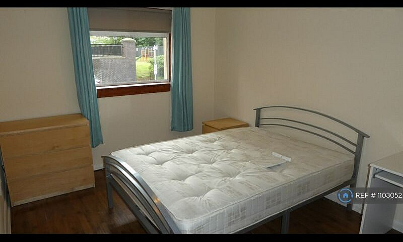 3 Bedroom Flat In **...