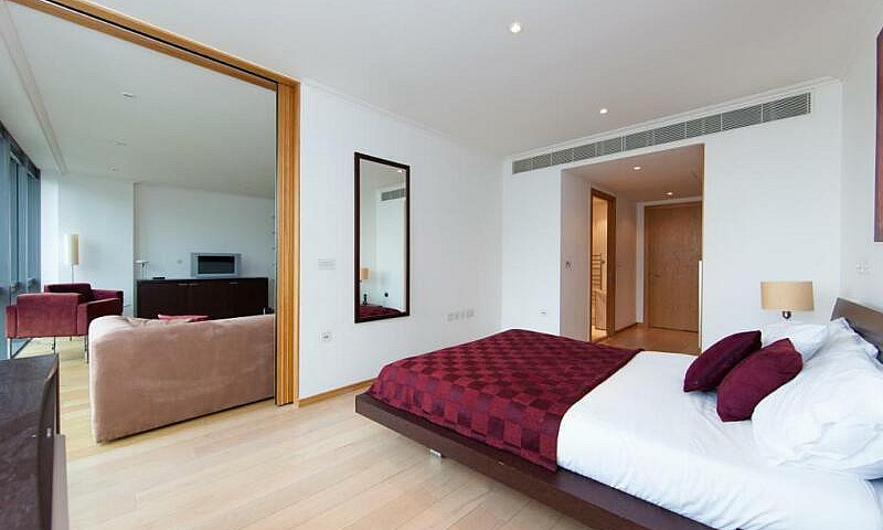 2 Bedroom Flat In No...