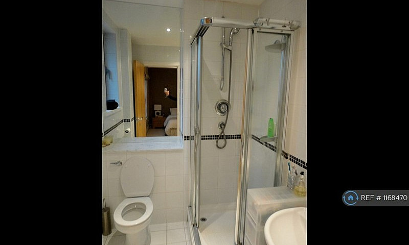 2 Bedroom Flat In Ea...