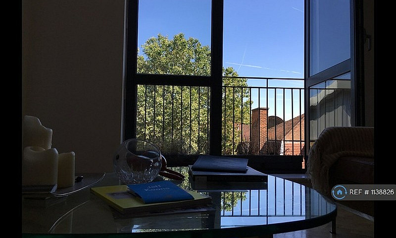 2 Bedroom Flat In Bo...