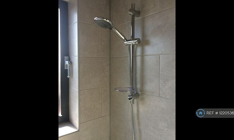 1 Bedroom Flat In Ma...