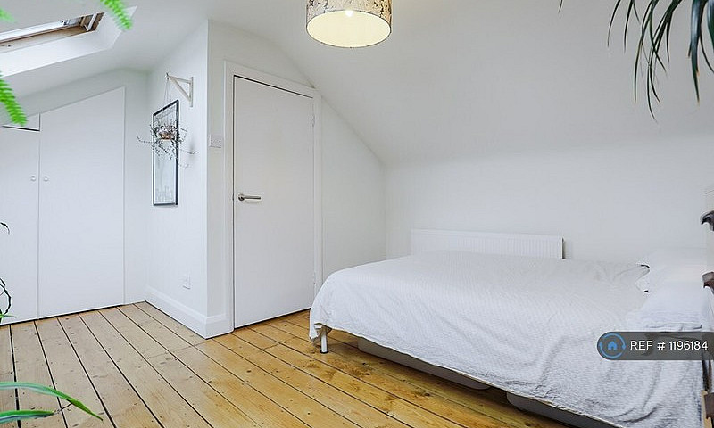 2 Bedroom Flat In Di...
