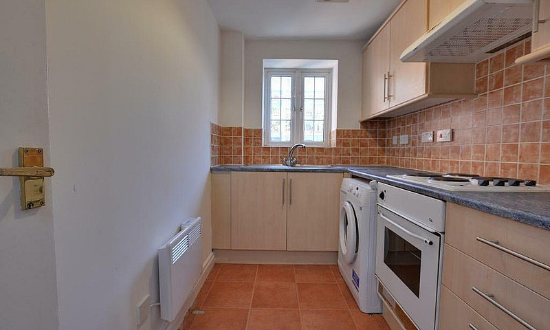 1 Bedroom Flat In Ma...