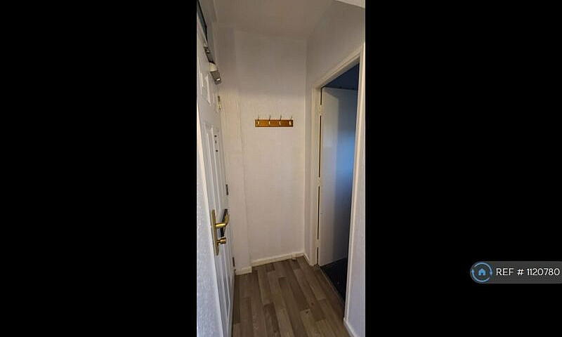 2 Bedroom Flat In Ne...