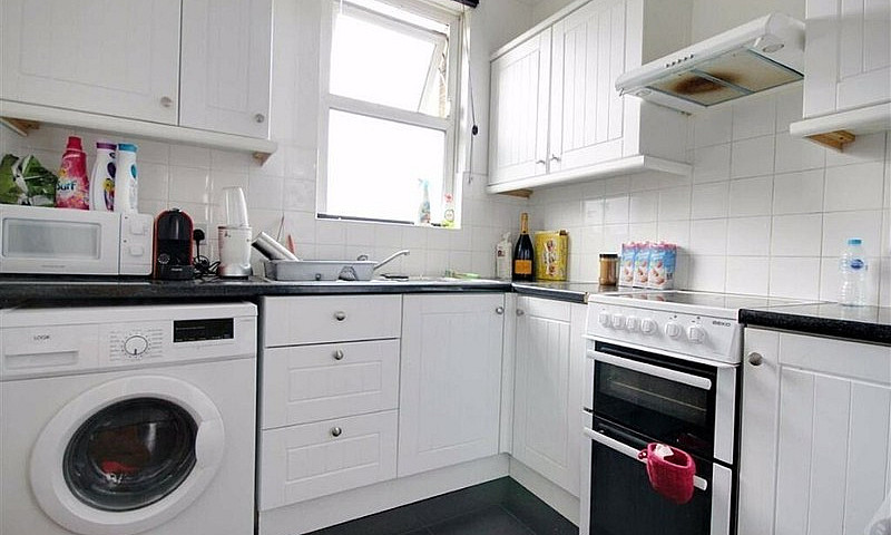 4 Bedroom Maisonette...