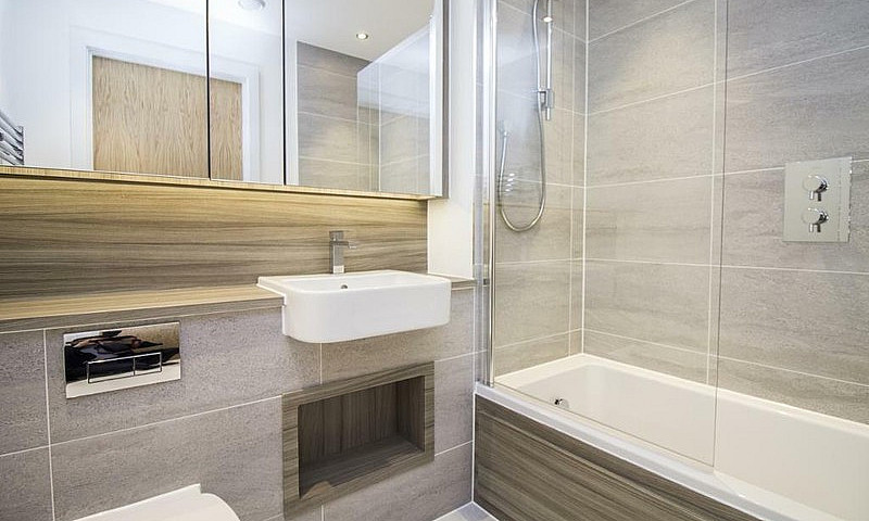 2 Bedroom Flat In Gr...