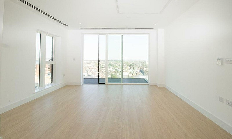 2 Bedroom Flat In Sa...