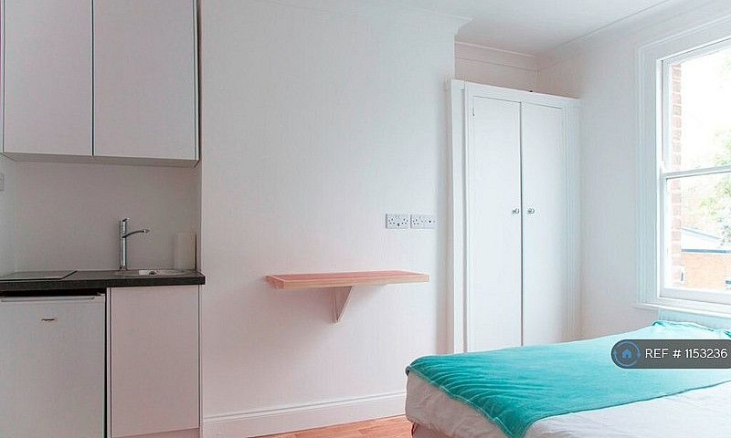 Studio Flat In Merci...