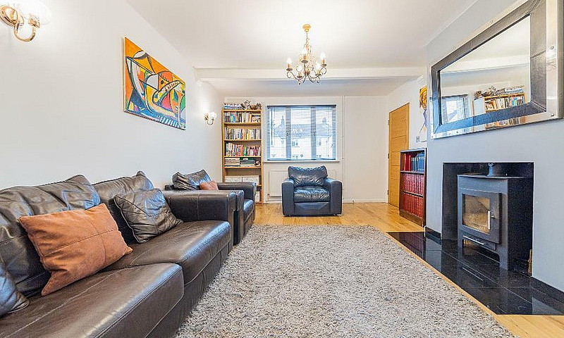4 Bedroom House In N...
