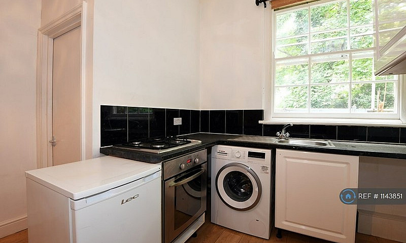 2 Bedroom Flat In G/...