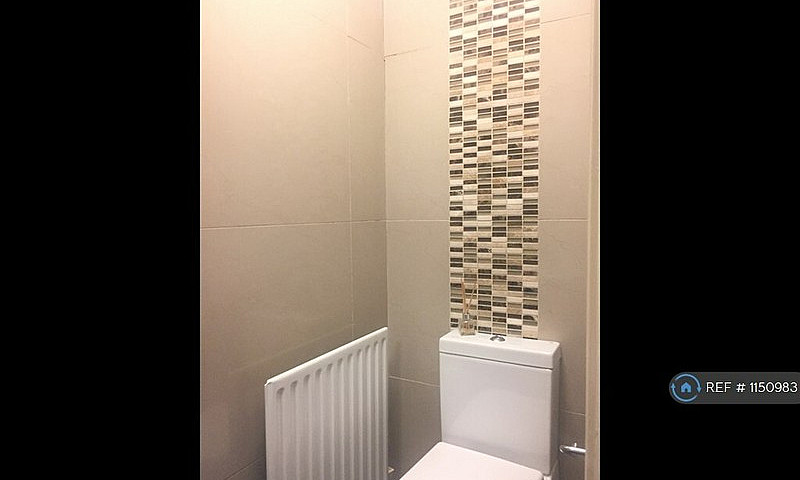 1 Bedroom Flat In Wa...
