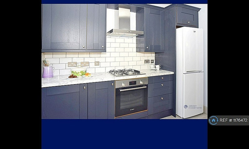 2 Bedroom House In L...