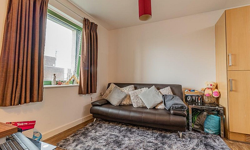 2 Bedroom Flat In Be...