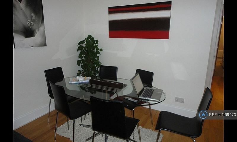 2 Bedroom Flat In Ea...