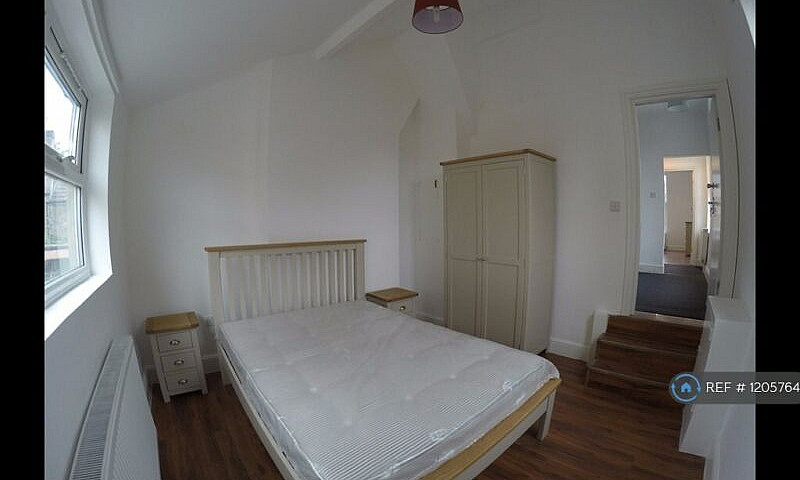 3 Bedroom Flat In Br...