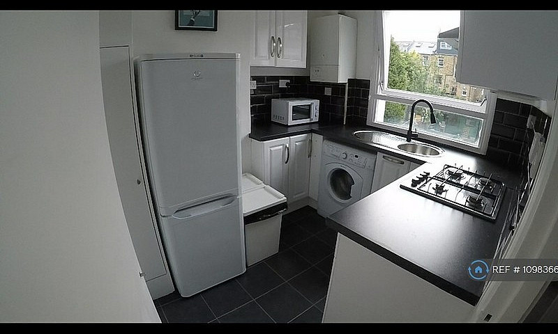 2 Bedroom Flat In Ar...