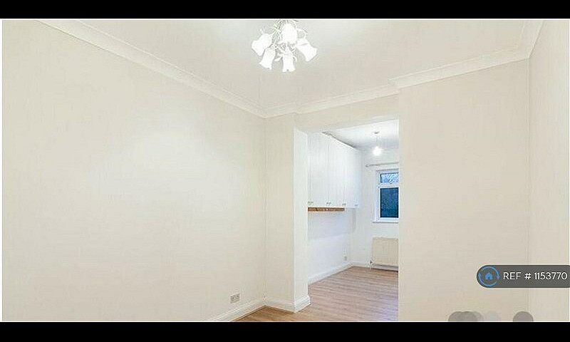 2 Bedroom Flat In No...